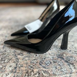 Black pumps . A very classy look